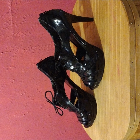 Apostrophe,Size 7, Patent leather, lace up, high heel shoes - Picture 1 of 7